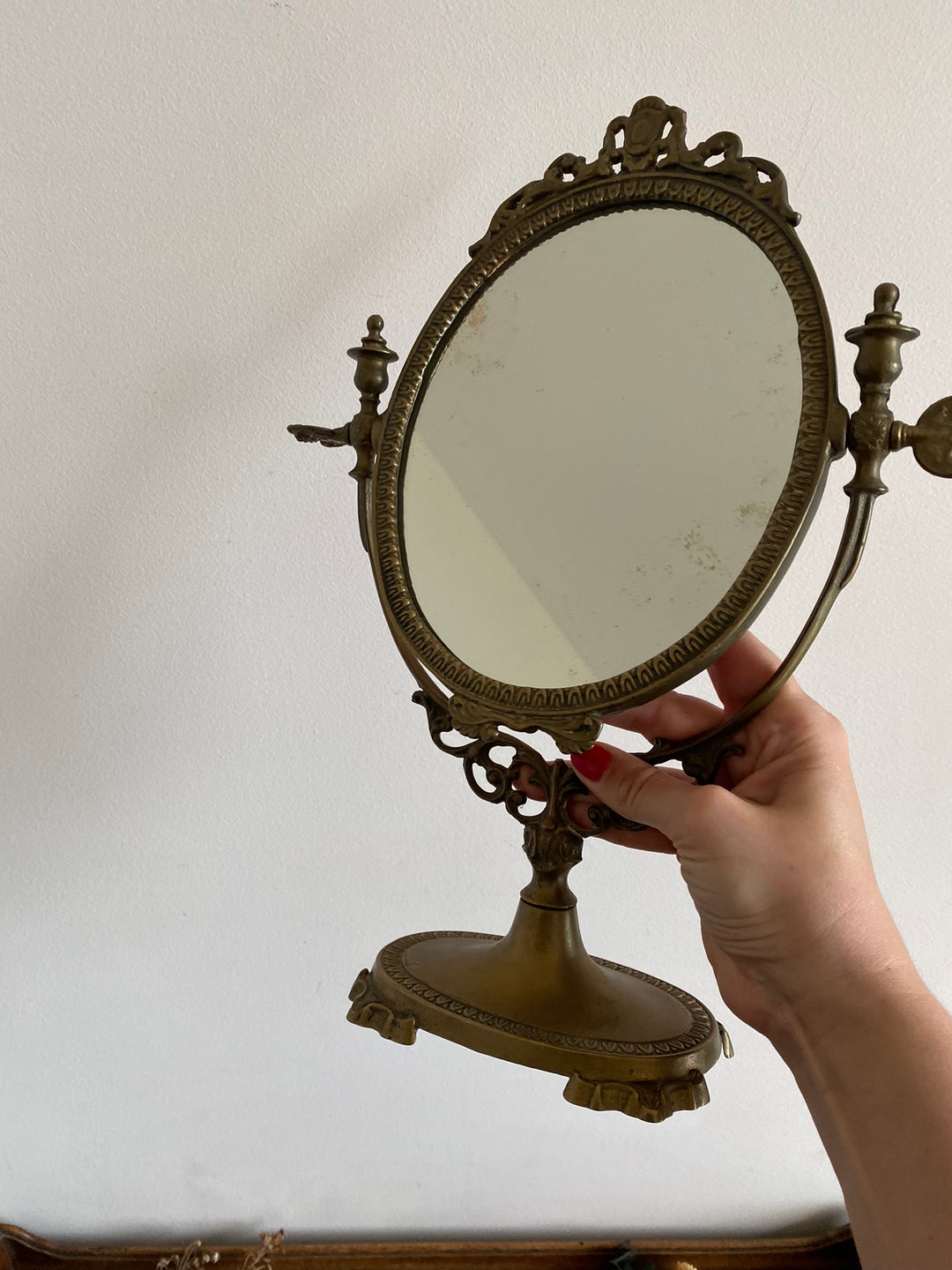 Miroir psyché sur pied en laiton doré