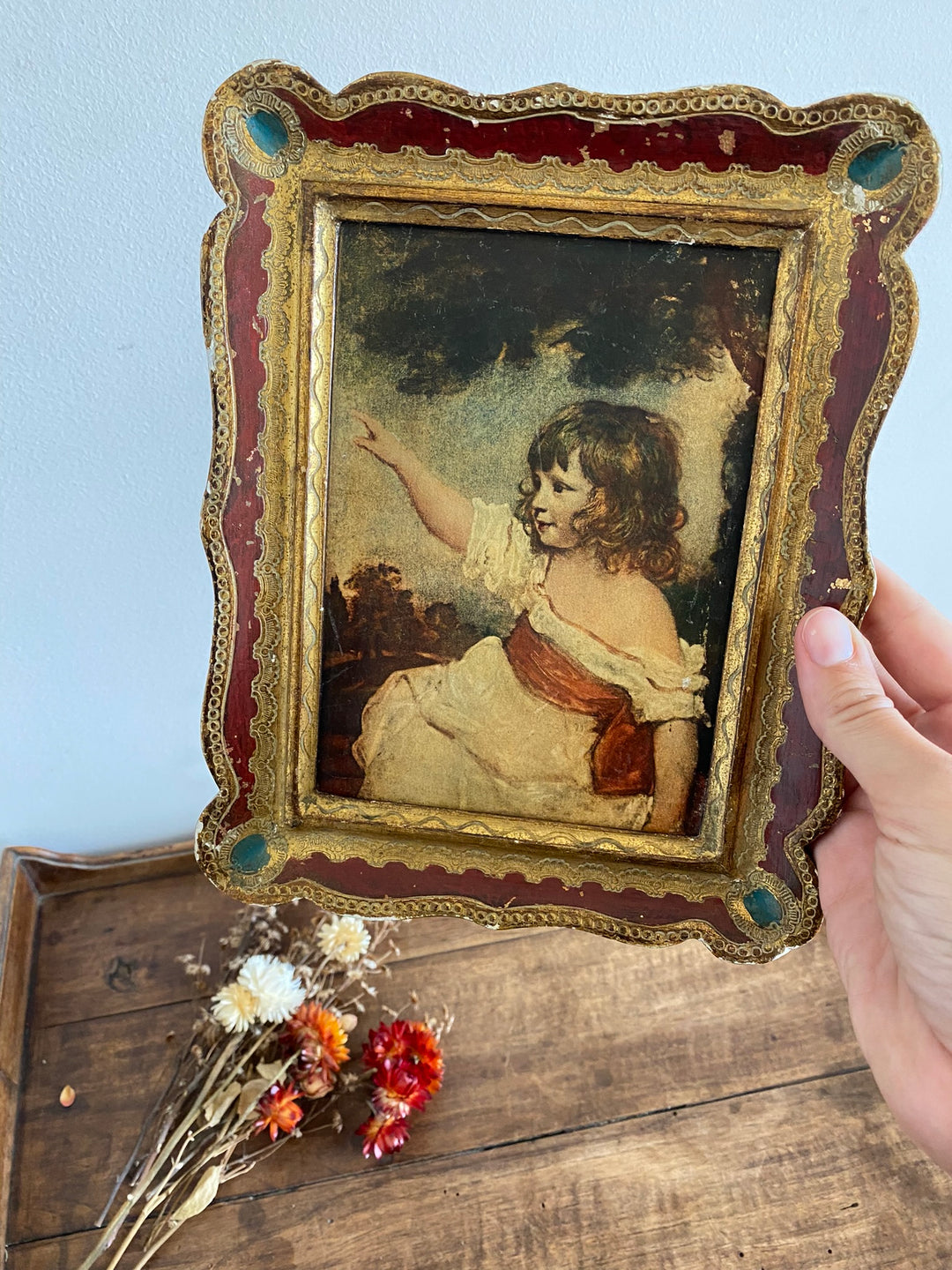Cadre en bois florentin illustration petite fille