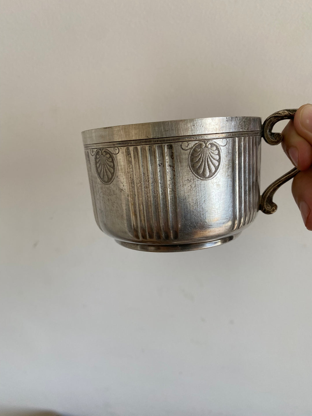 Tasse et soucoupe en métal argenté