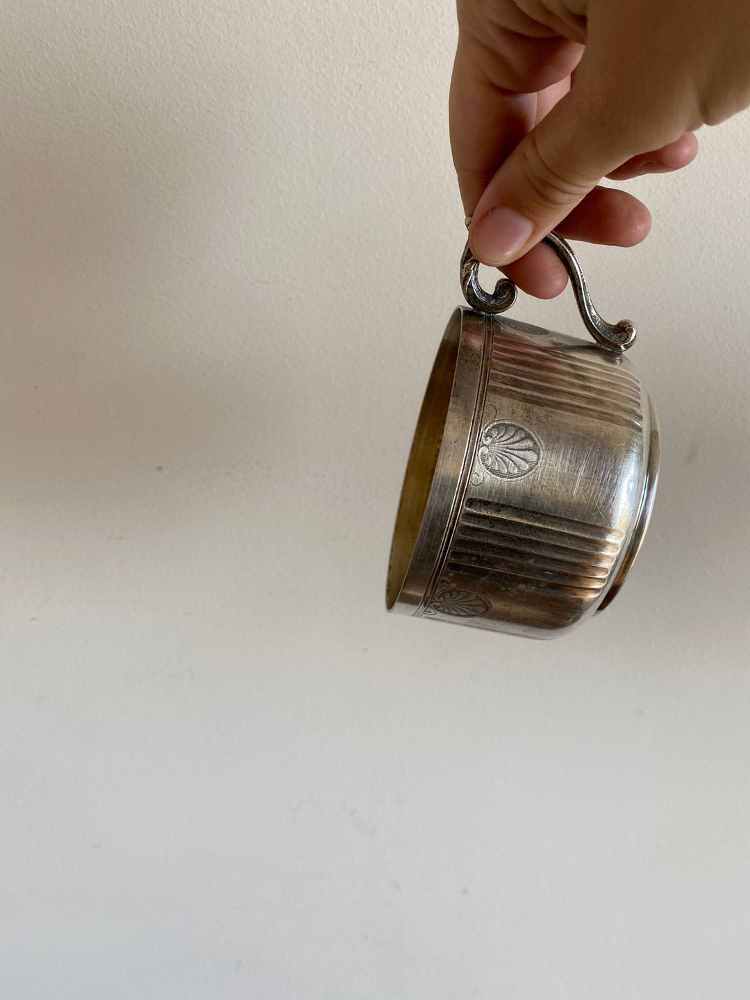 Tasse et soucoupe en métal argenté