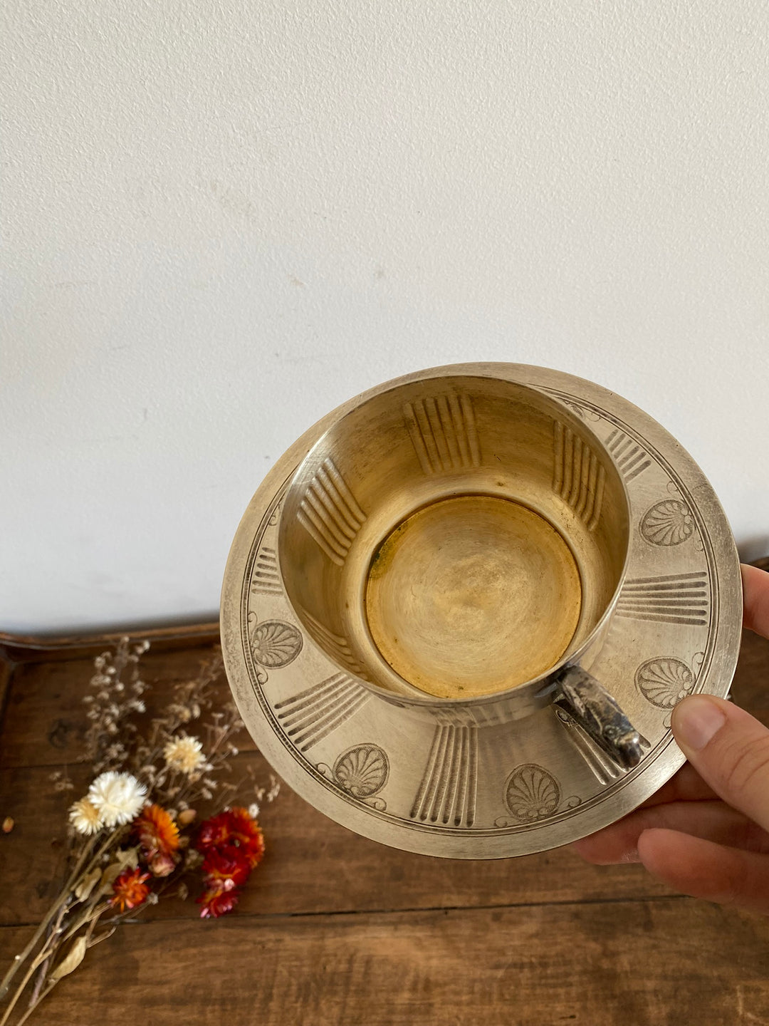 Tasse et soucoupe en métal argenté