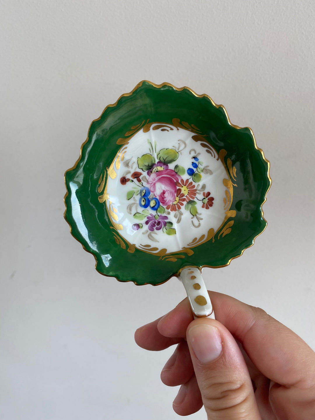 Coupelle en porcelaine motif fleurs tons verts