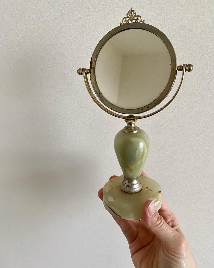 Miroir de toilette en albâtre onyx sur pied avec armature dorée