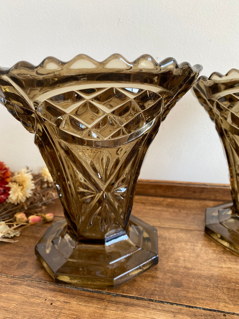 Vases Art Déco en verre moulé noir motifs géométriques