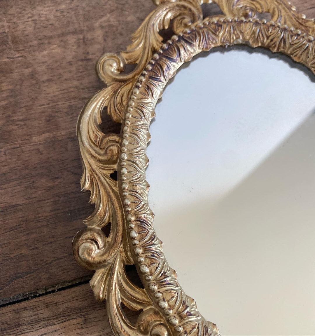 Petit miroir doré style baroque