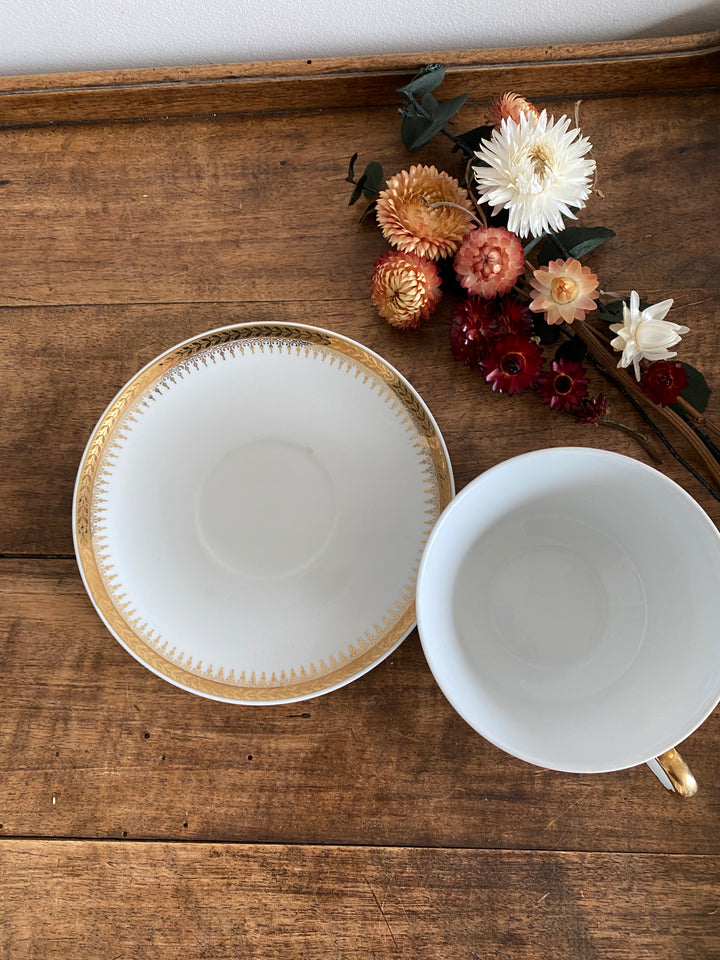 Tasse et soucoupe porcelaine blanche et galon doré