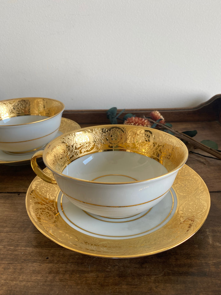 Tasses et soucoupes blanches et or en porcelaine de Limoges 1920