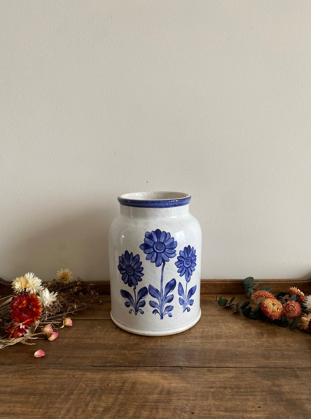 Vase en céramique fleurs bleues