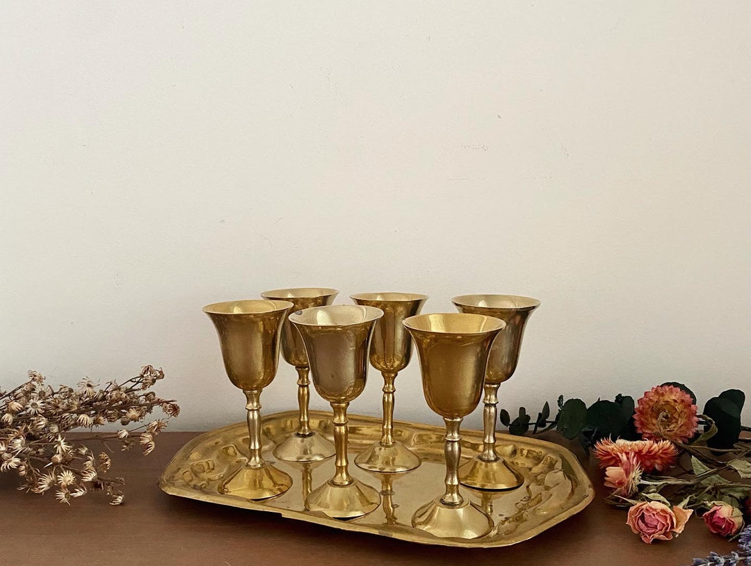 Petits verres à liqueur dorés