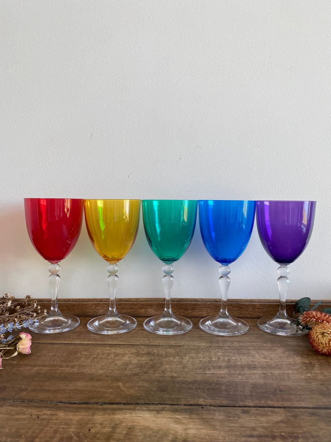 Verres à vin sur pied multicolores véritable cristallin