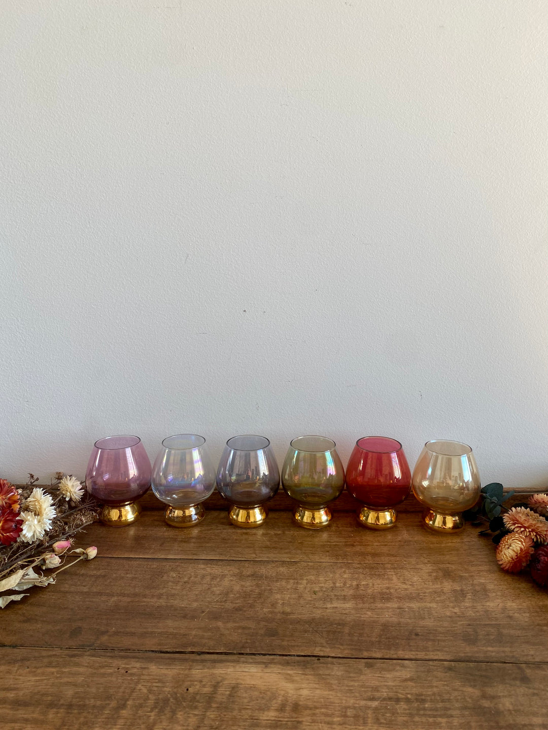 Verres à cognac colorés pieds dorés