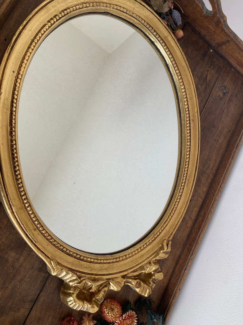 Miroir ovale en bois doré, style baroque avec nœud