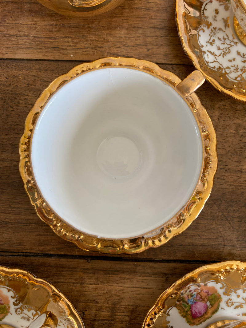 ANCIEN PLAT DE service rond en porcelaine de Sevres ? bleu et décor floral EUR 20,00 - FR ANCIEN PLAT DE service rond en porcelaine de Sevres ? bleu et décor floral EUR 20,00 - FR