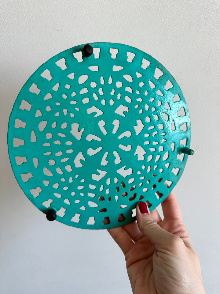 Dessous de plat en fonte peint en vert turquoise