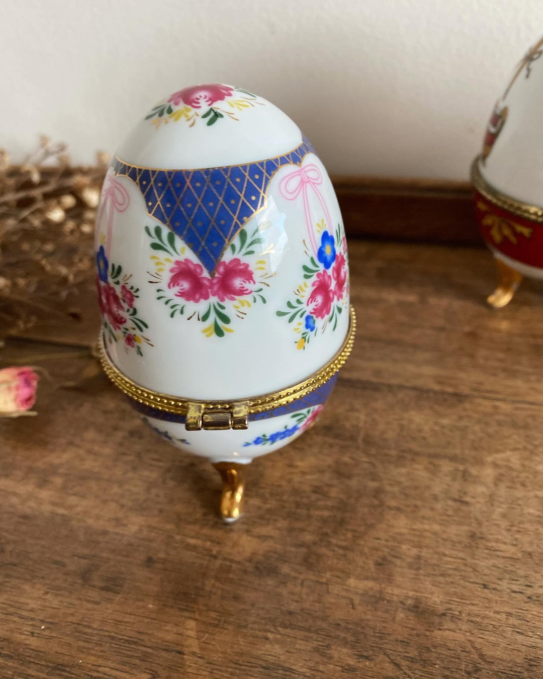 Oeufs en porcelaine style Fabergé