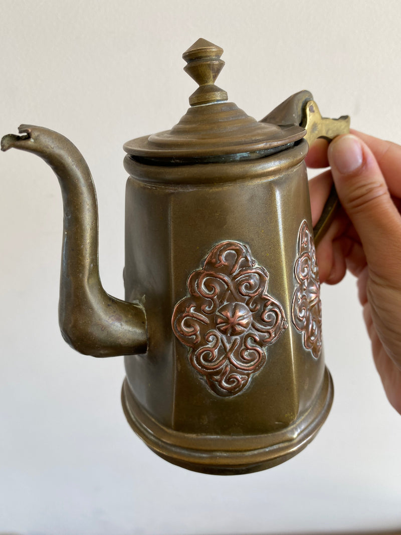 Cafetière ancienne en laiton