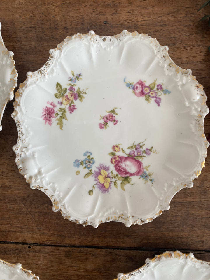 Assiettes à pain Limoges bords dorés et motifs fleurs