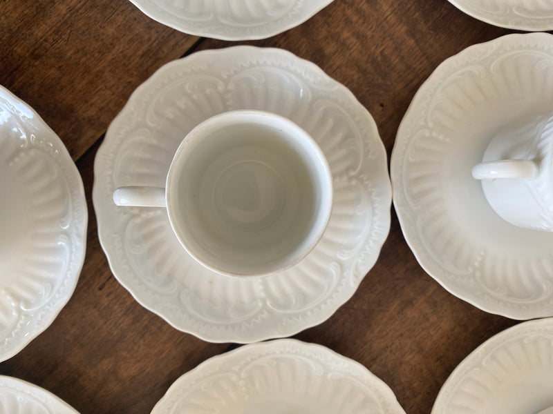 Tasses à café en porcelaine de limoges moulures blanches