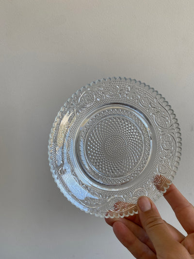 Assiettes à pain en verre travaillé