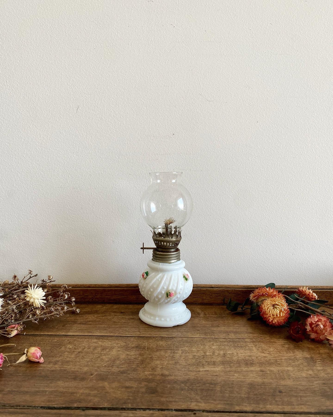 Lampe à pétrole mini avec fleurs incrustées