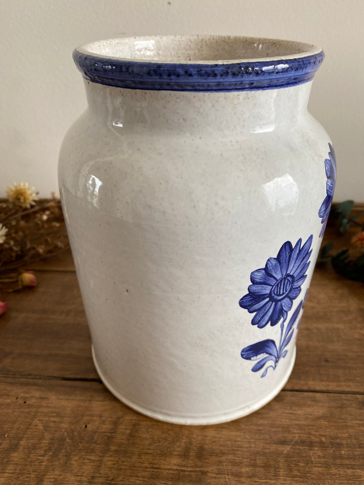 Vase en céramique fleurs bleues