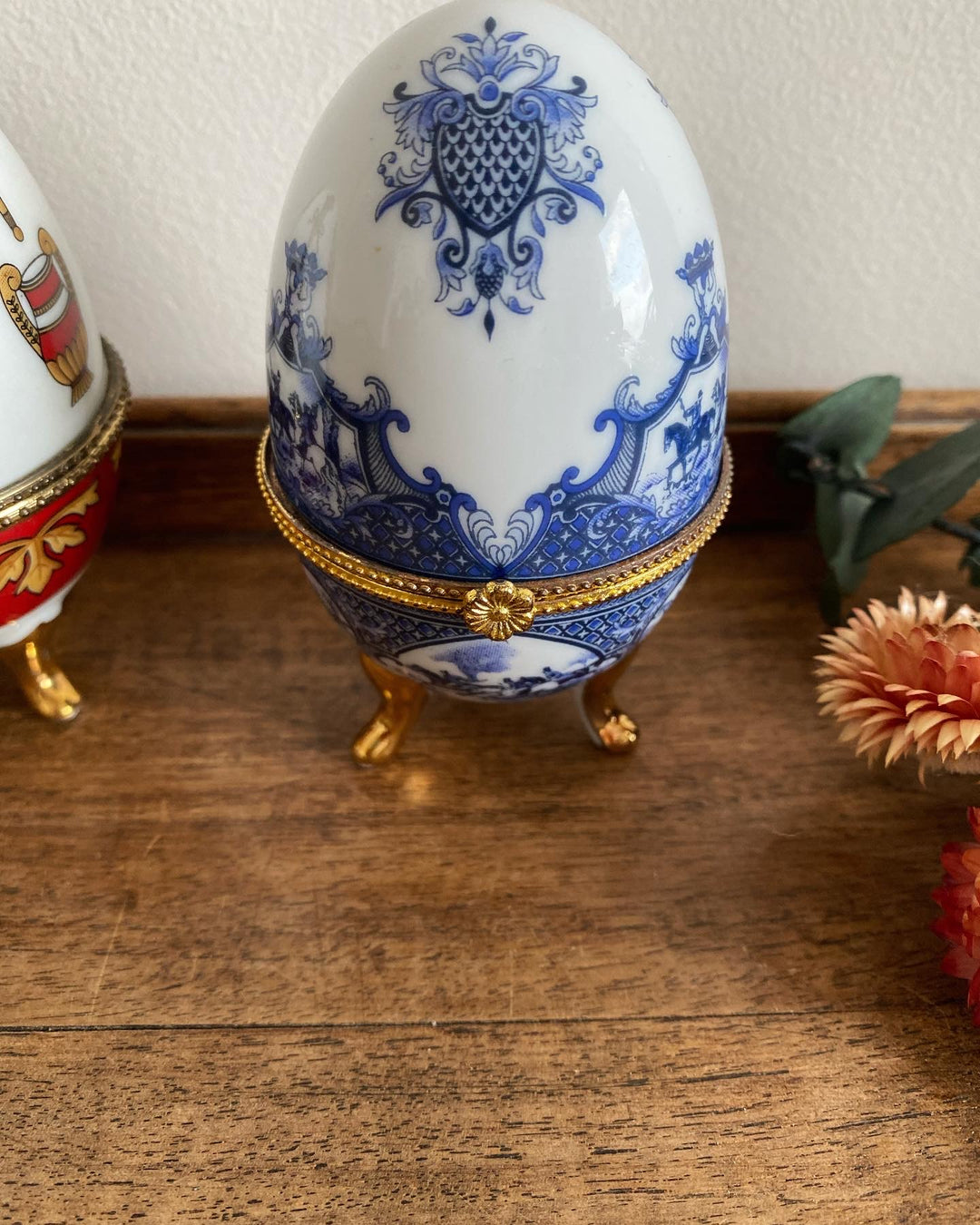 Oeufs en porcelaine style Fabergé