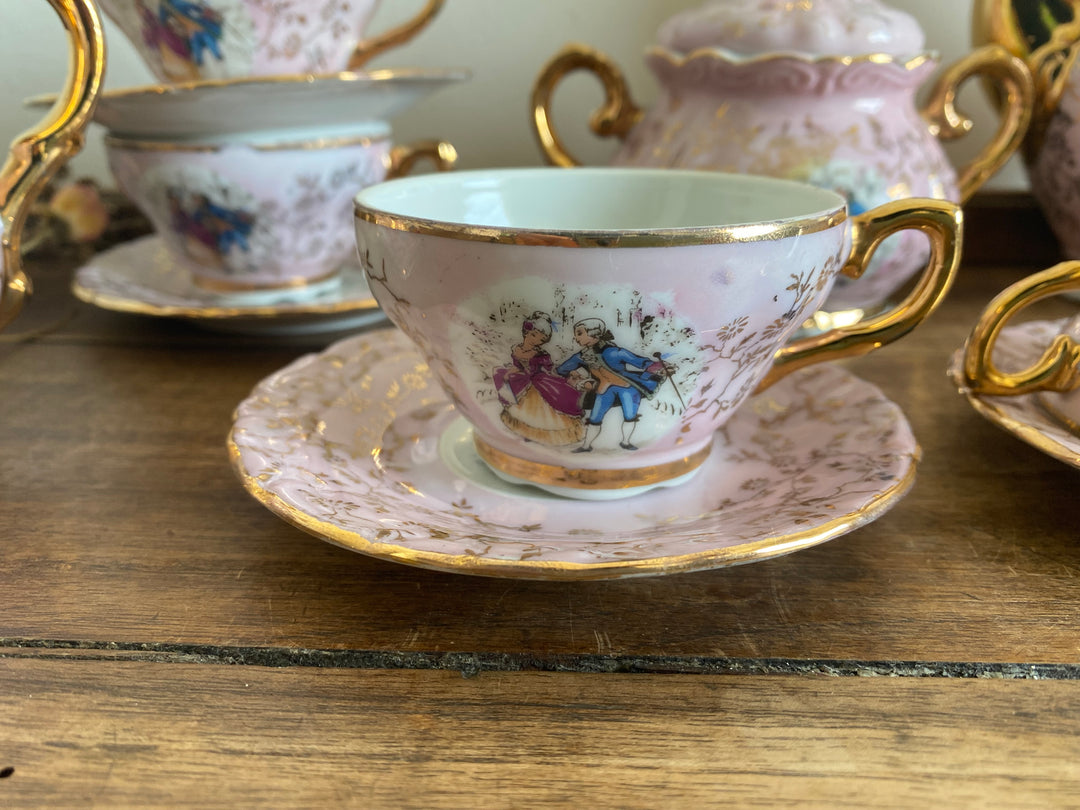 Service à café en porcelaine italienne rose pâle