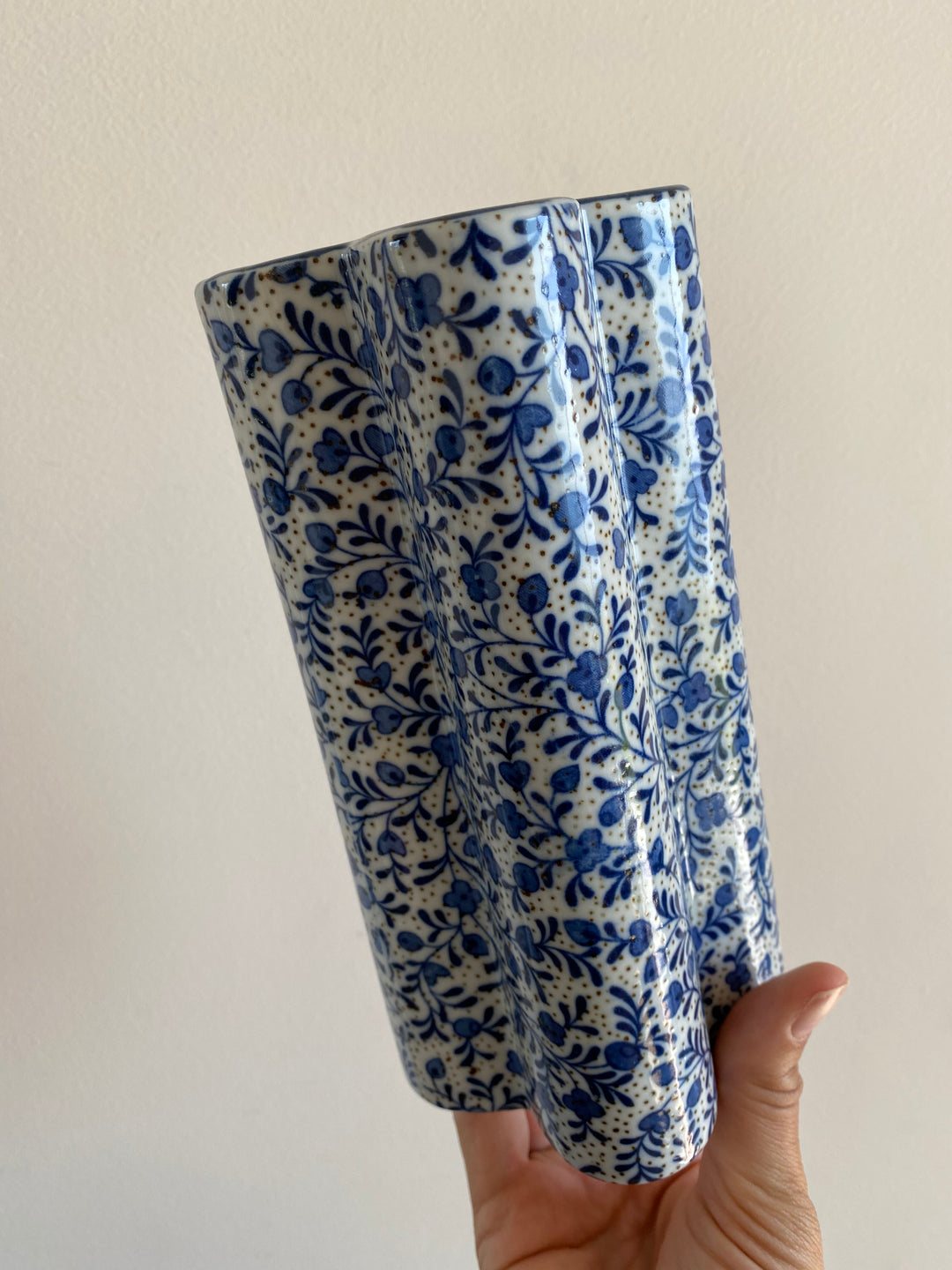 Vases en porcelaine fleuris bleus