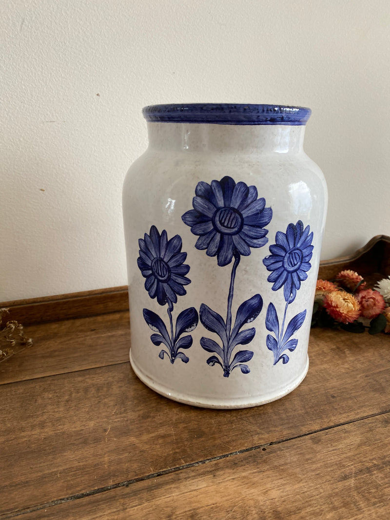 Vase en céramique fleurs bleues