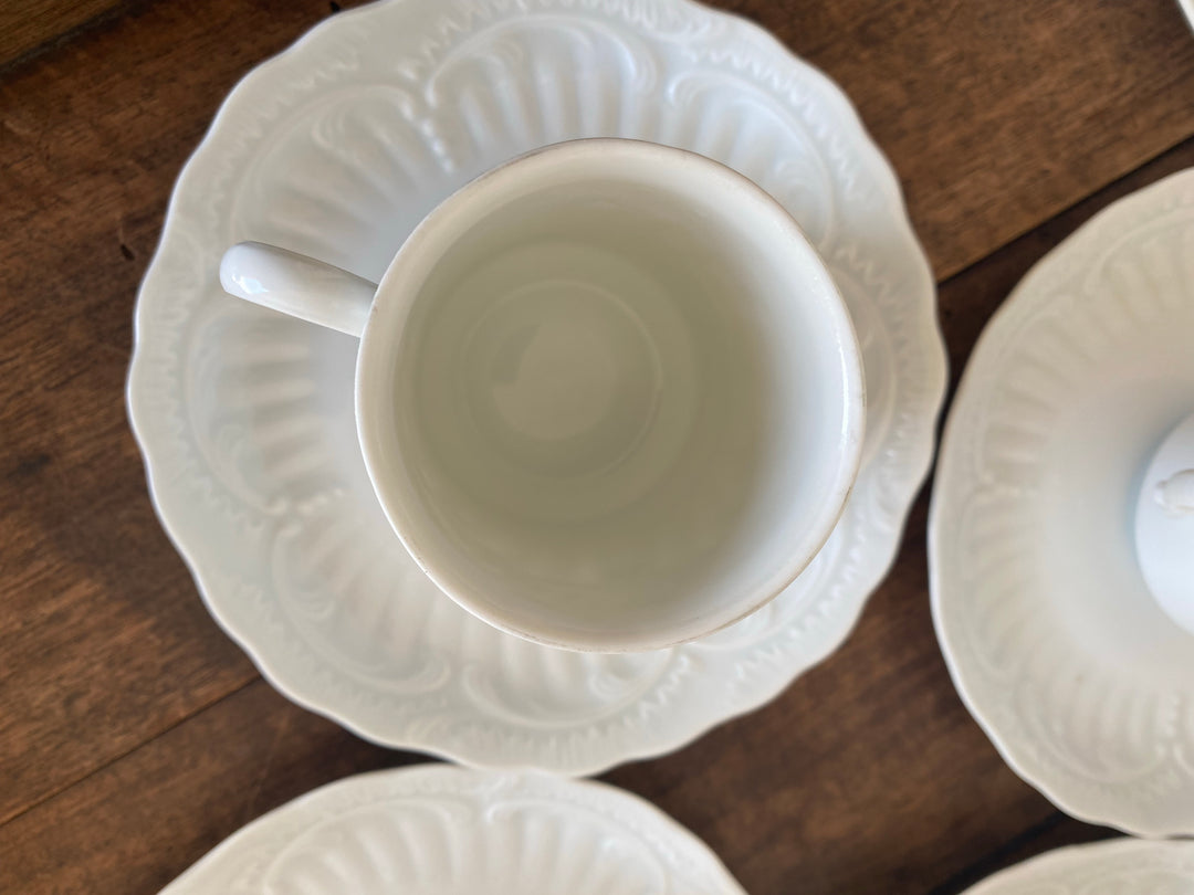 Tasses à café en porcelaine de limoges moulures blanches