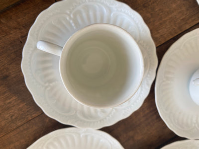 Tasses à café en porcelaine de limoges moulures blanches