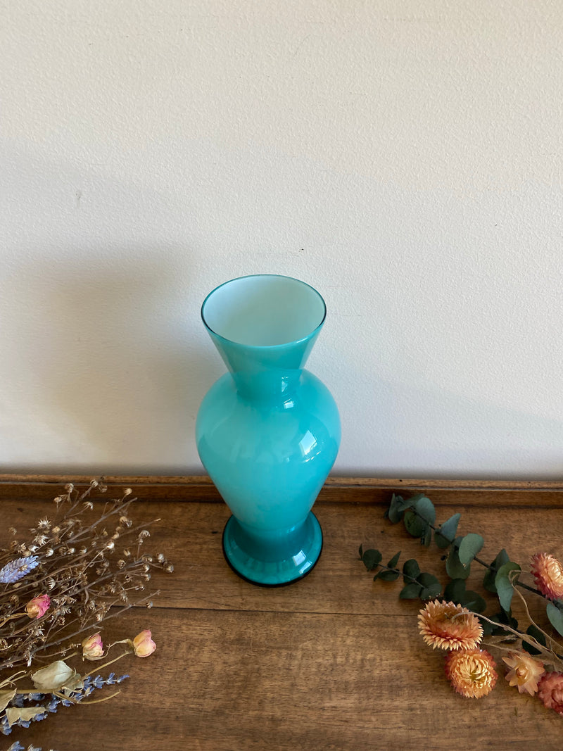 Vase turquoise en opaline