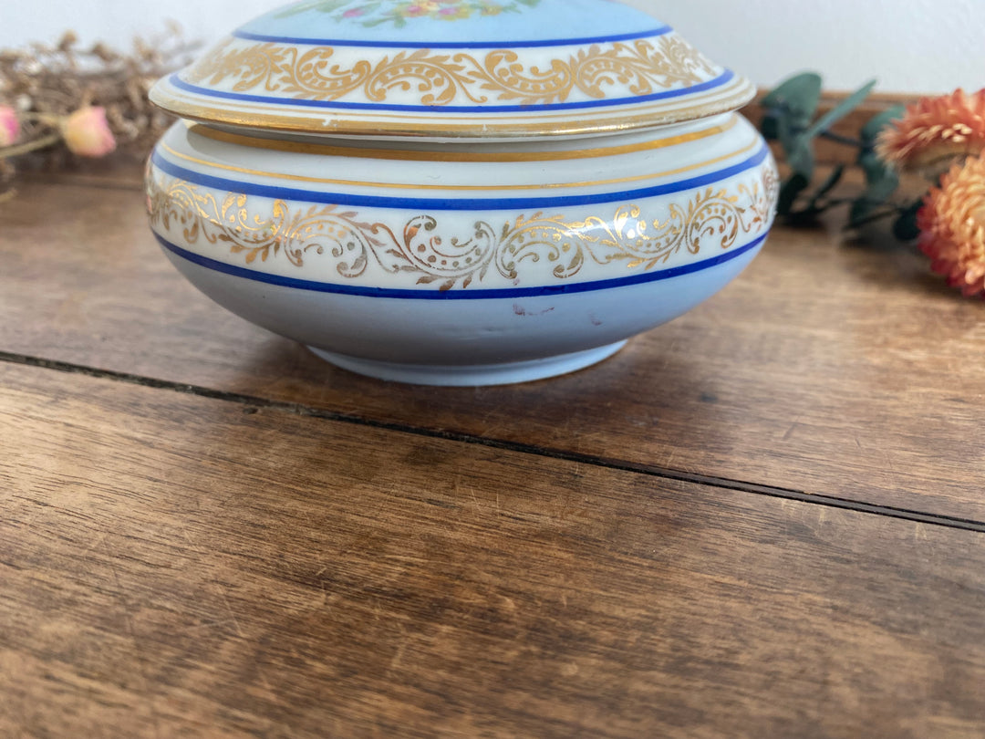 Bonbonnière blanche et bleu et dessin fleurs Limoges