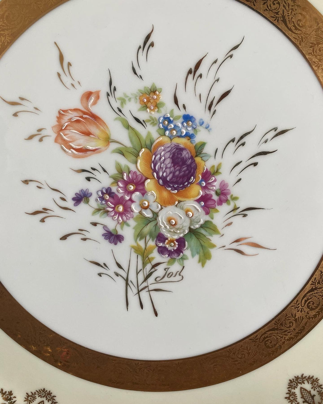 Plat de service Porcelaine de limoges signée JS avec frise dorée