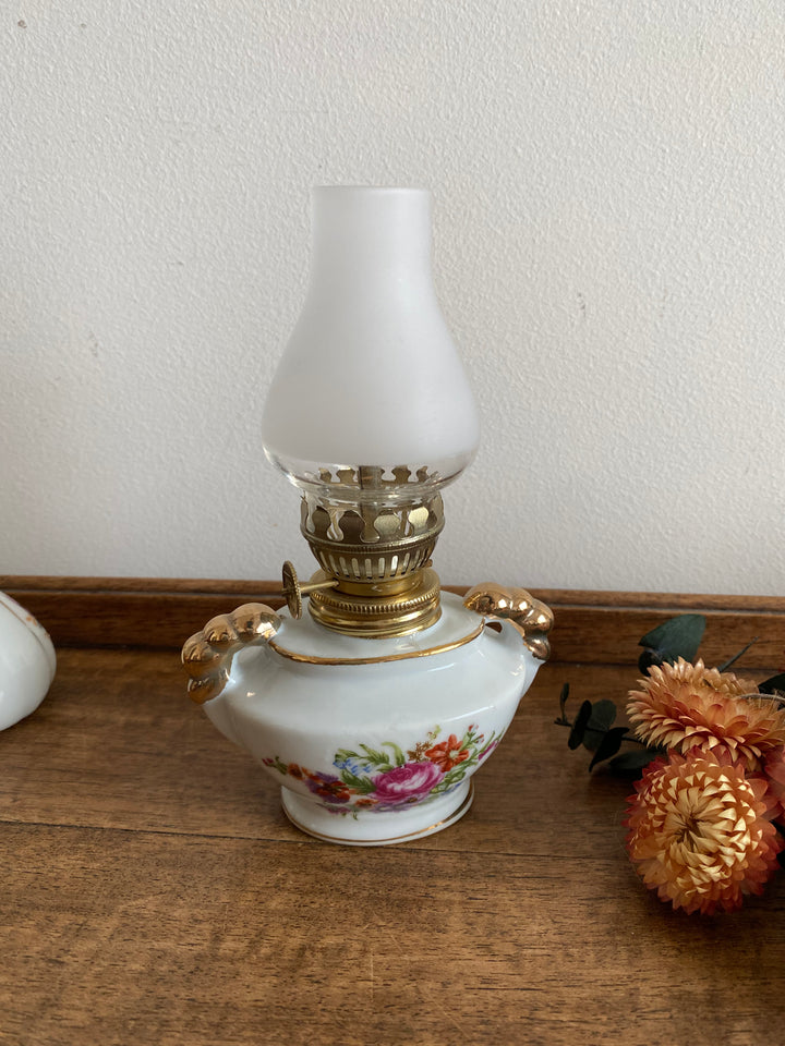 Lampes à pétrole en porcelaine blanche