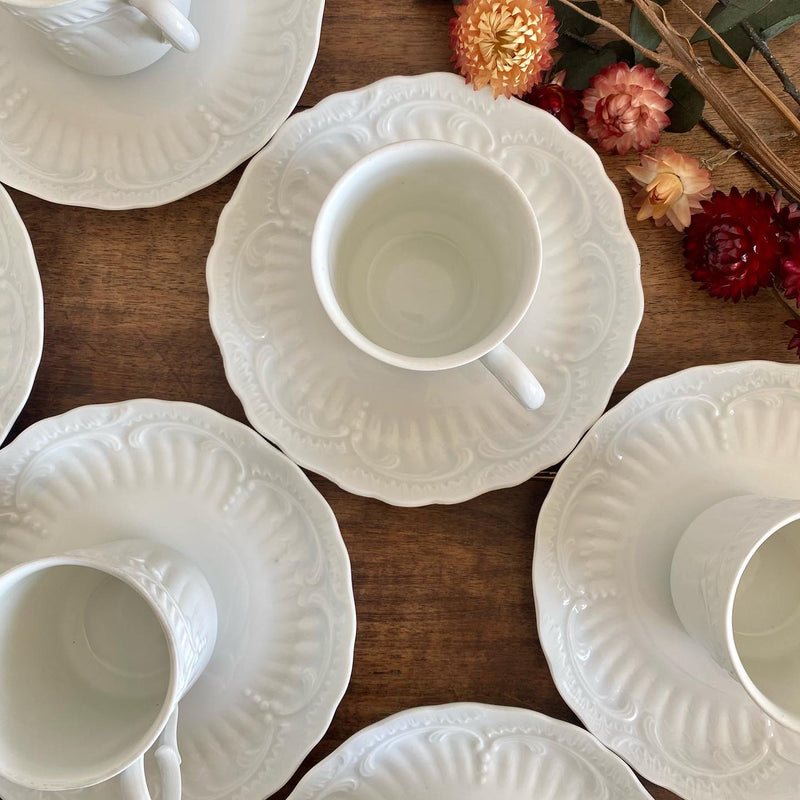 Tasses à café en porcelaine de limoges moulures blanches