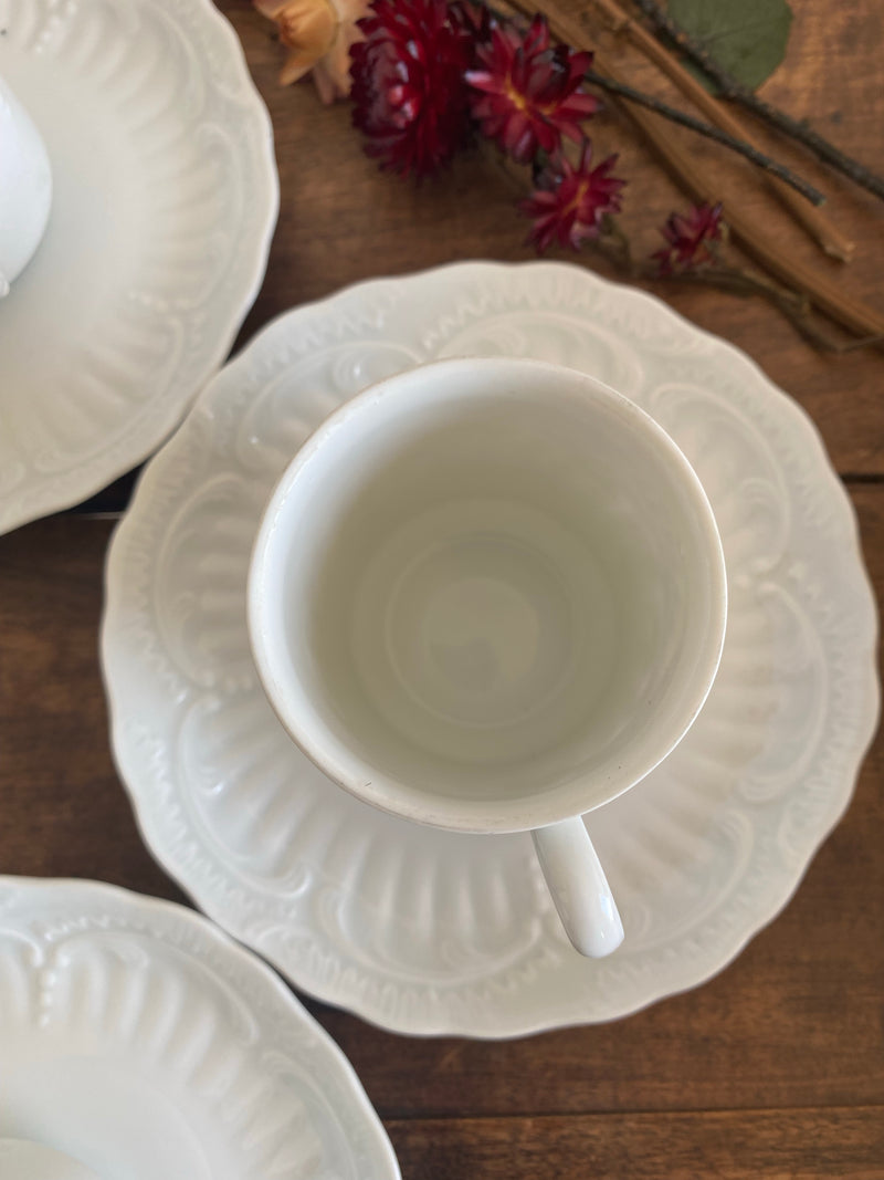 Tasses à café en porcelaine de limoges moulures blanches