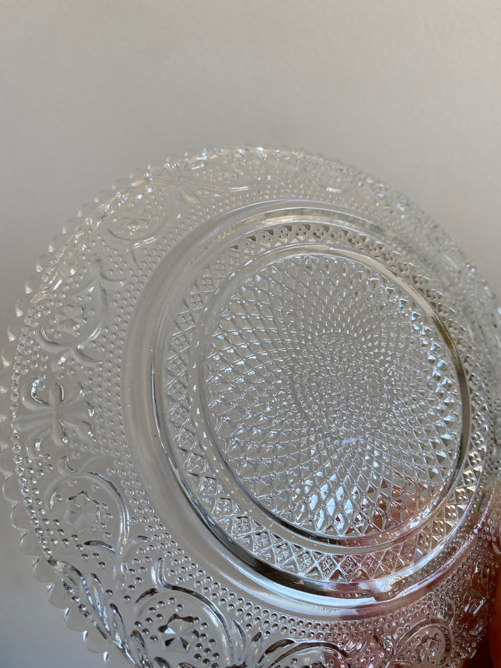 Assiettes à pain en verre travaillé