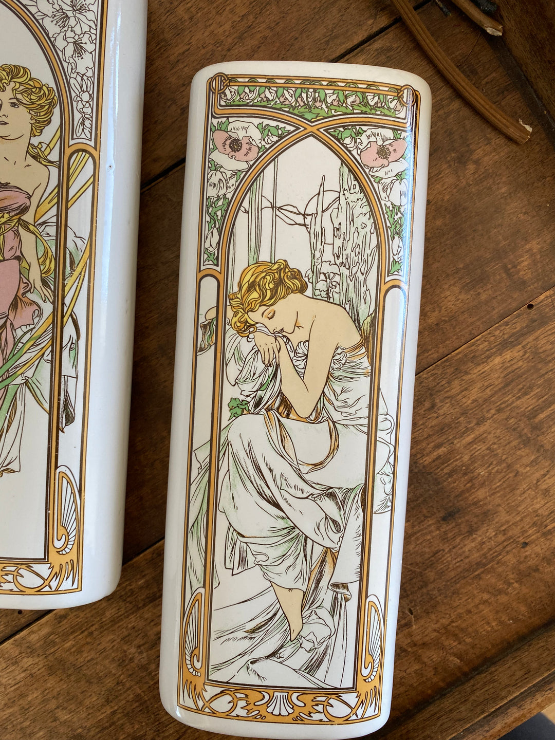 Vases en porcelaine style Art Deco inspiration Mucha