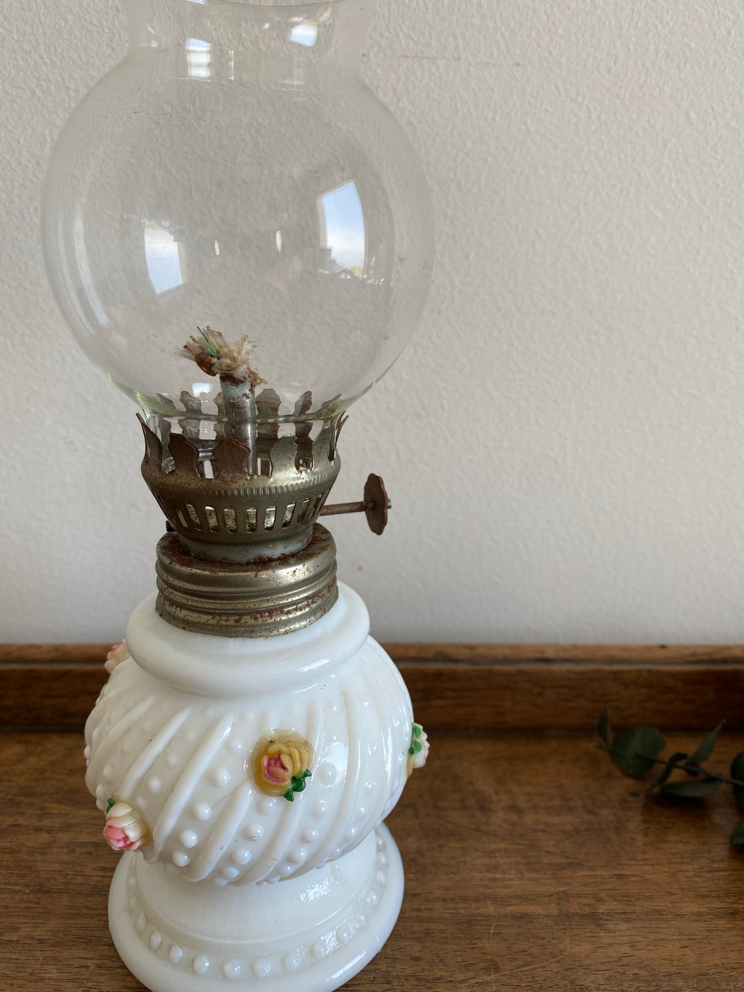 Lampe à pétrole mini avec fleurs incrustées