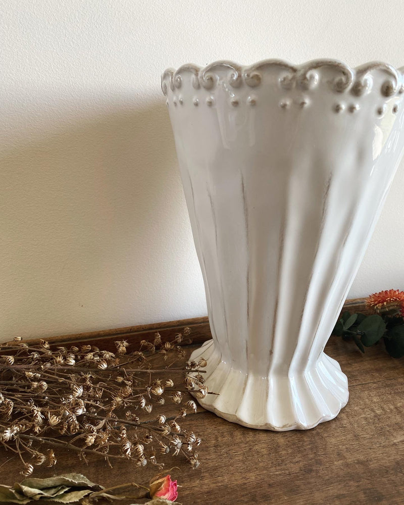 Vase en céramique à rainure