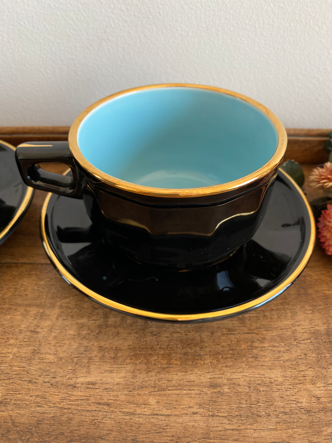 Tasses noires et bleues porcelaine Delaunay