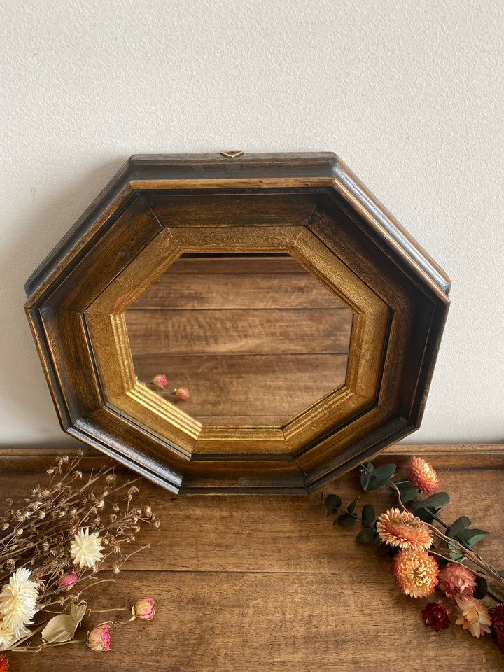 Miroir au cadre octogonal en bois doré