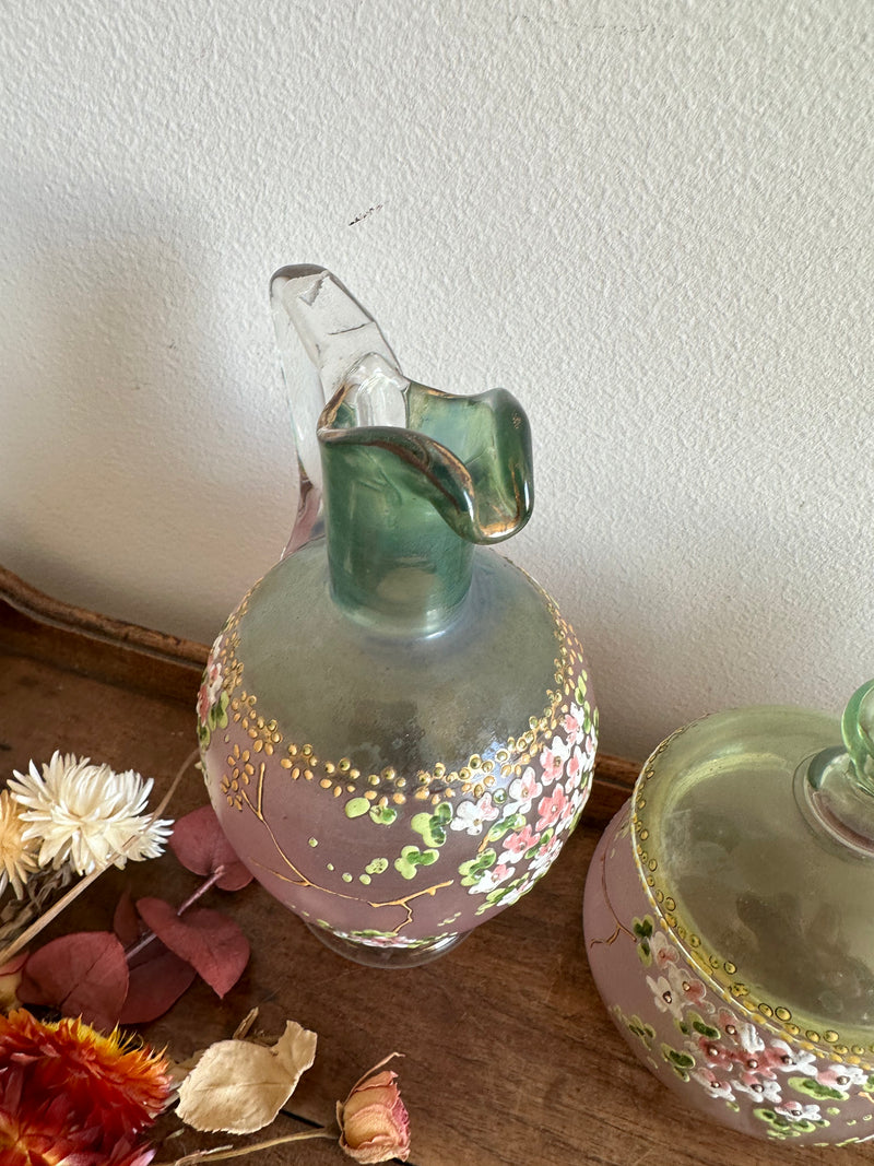 Ensemble en verre rose et vert décoré de petites fleurs peintes à la main verre fumé