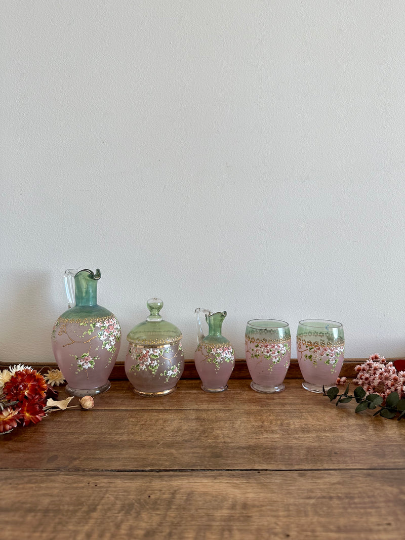 Ensemble en verre rose et vert décoré de petites fleurs peintes à la main verre fumé