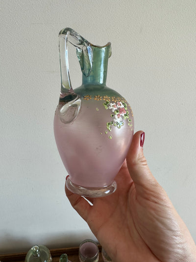 Ensemble en verre rose et vert décoré de petites fleurs peintes à la main verre fumé