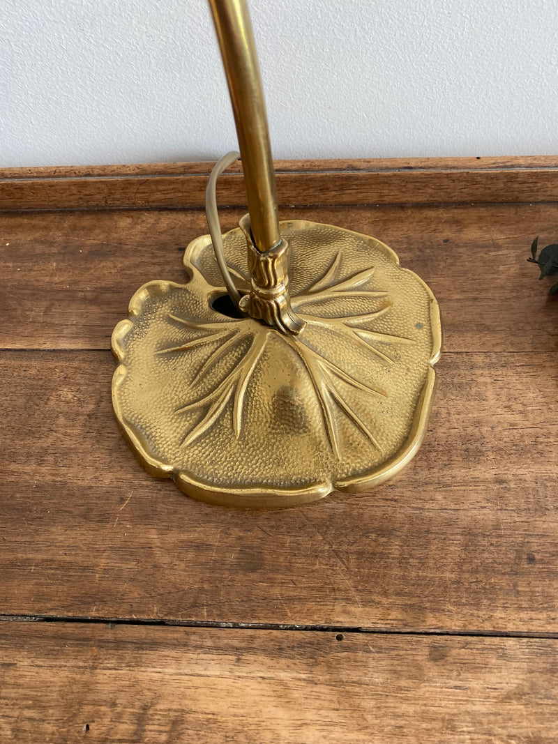 Lampe en laiton fleur nacrée