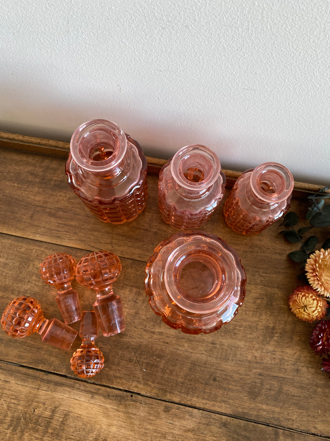 Ensemble de toilette en cristal moulé rose