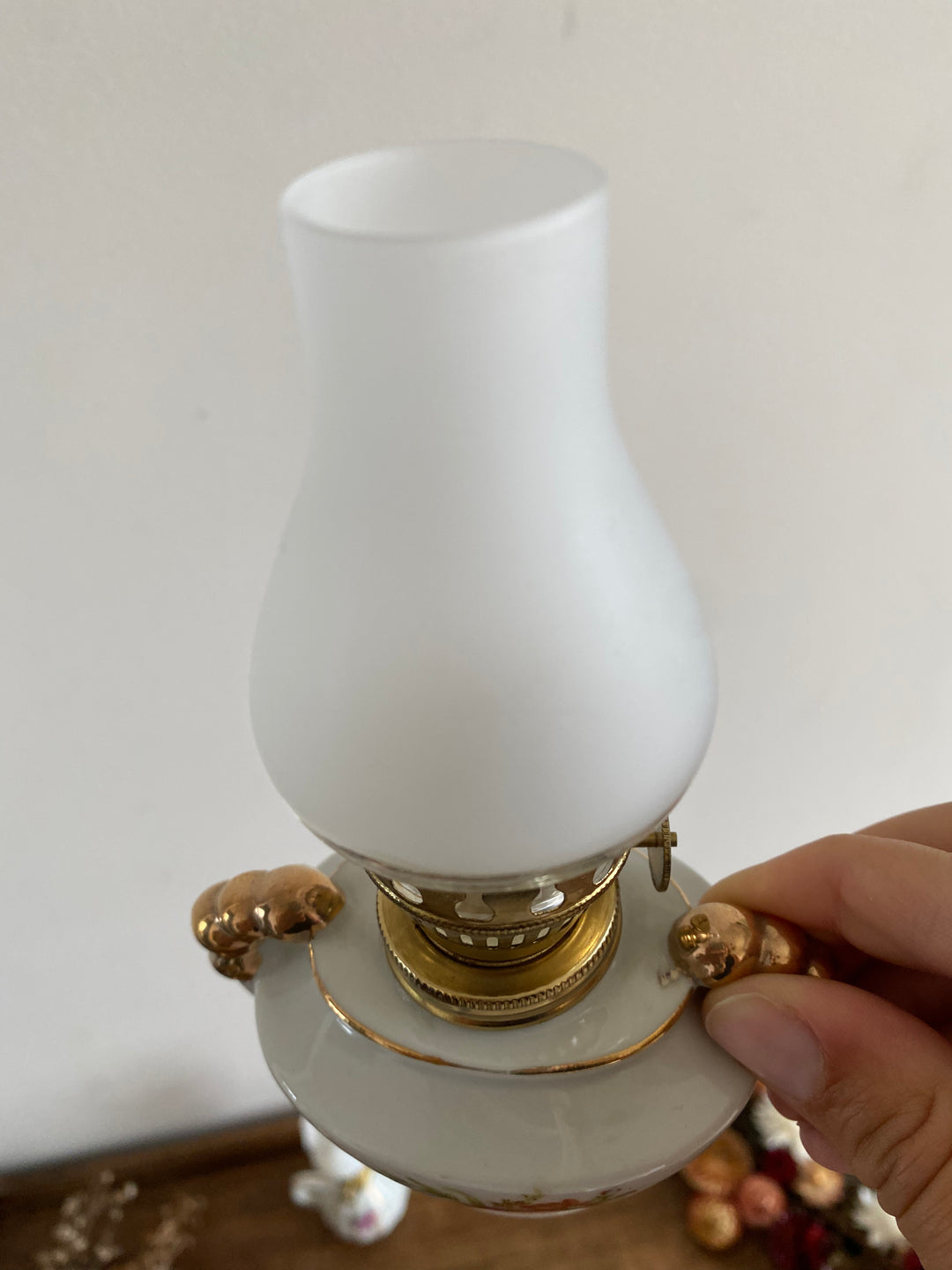 Lampes à pétrole en porcelaine blanche