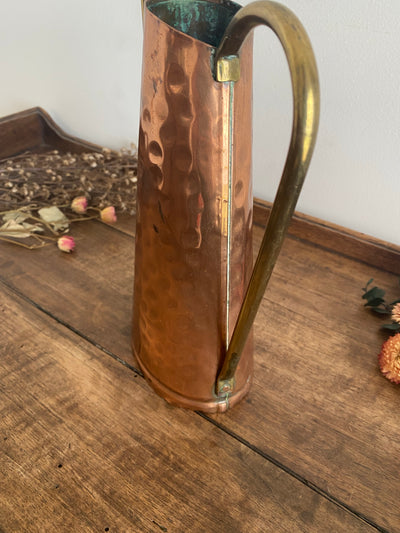 Arrosoir décoratif vintage en cuivre martelé